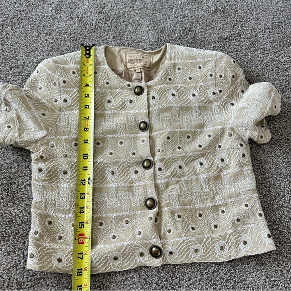 Double D Ranch Beige Textured Embroidered Buttoned Top Small - Picture 10 of 10